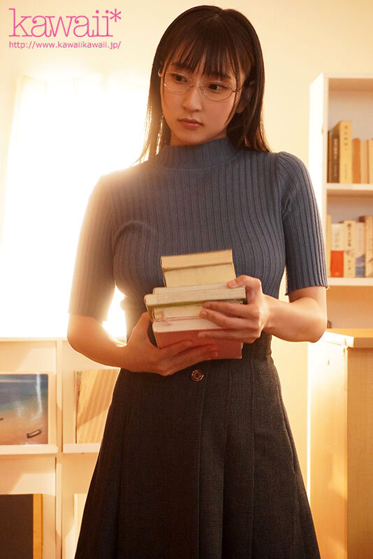 来看一下老师的巨乳吧！和学生独处就会露出整个胸部的教育实习生！