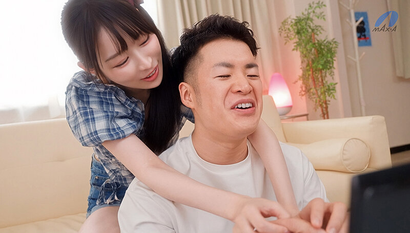 「气质美乳女友」展现超色气反差，狂触摸乳头敏感点...